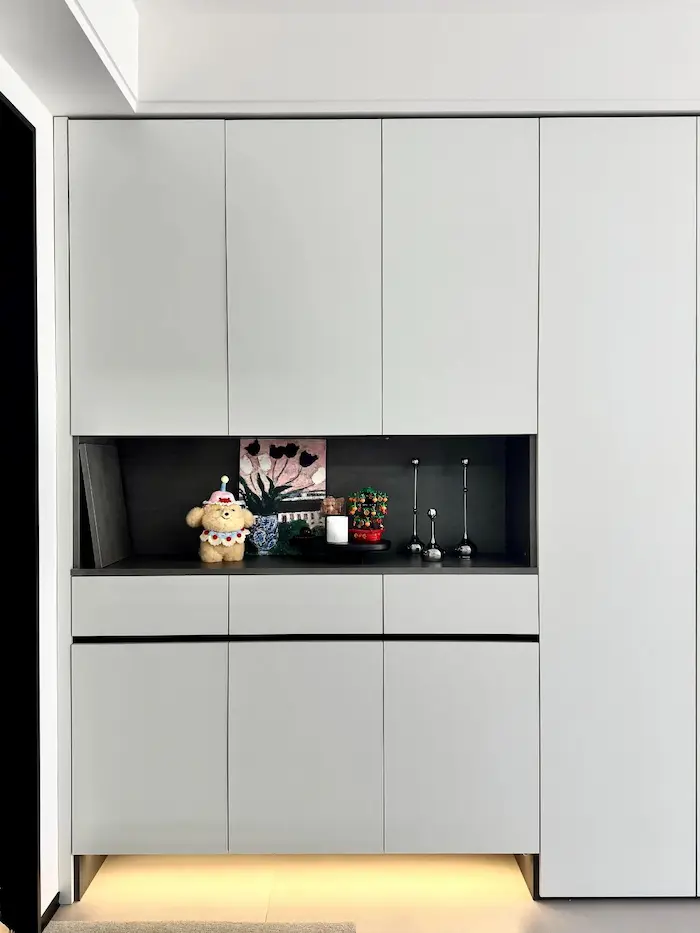 the open shelf design of the shoe cabinet