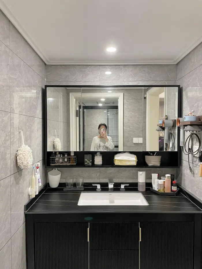 the open shelf design of the mirror cabinet