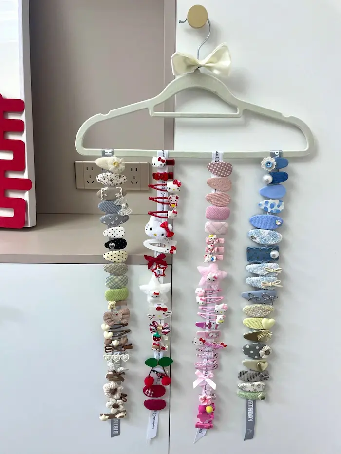 Ribbon storage hairpin