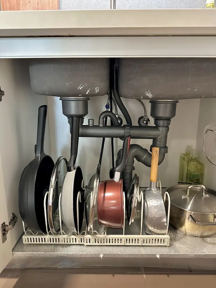 Storing pots and pans in three dimensions