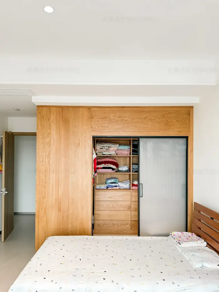 Walk-in wardrobe