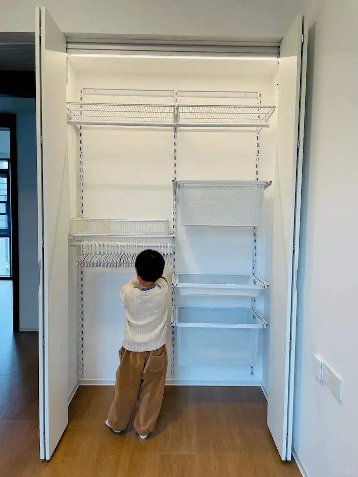 adjustable kids closet